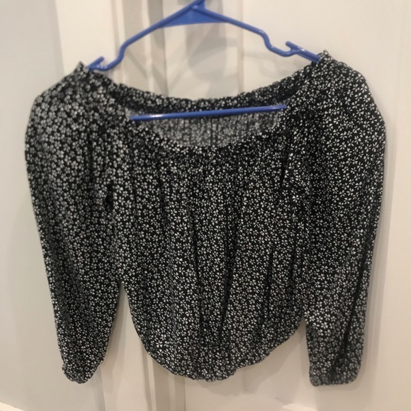 Brandy Melville Tops - Brandy Melville off the shoulder top